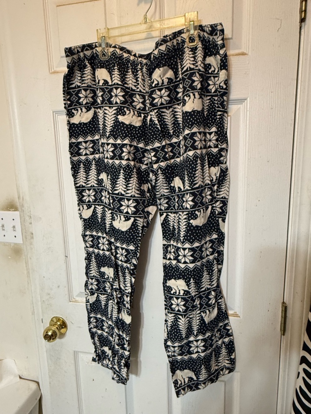 Old Navy Navy and White Fleece Lounge Pants with Winter Print